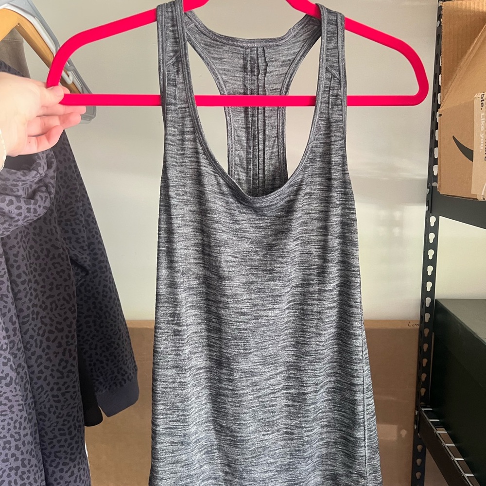 Lululemon grey tank